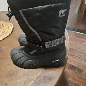 Sorel snow boots size 3